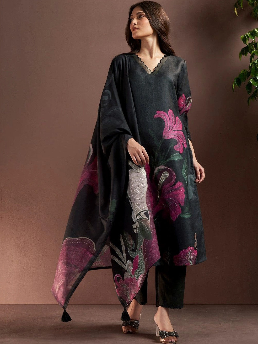 Women Floral Printed Regular Linen Kurta with Trousers & With Dupatta