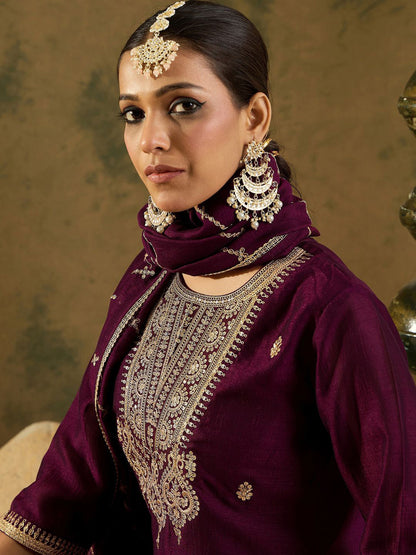 Ethnic Floral Embroidered Zari Work Detail Regular Sleeves Round Neck Kurta Set