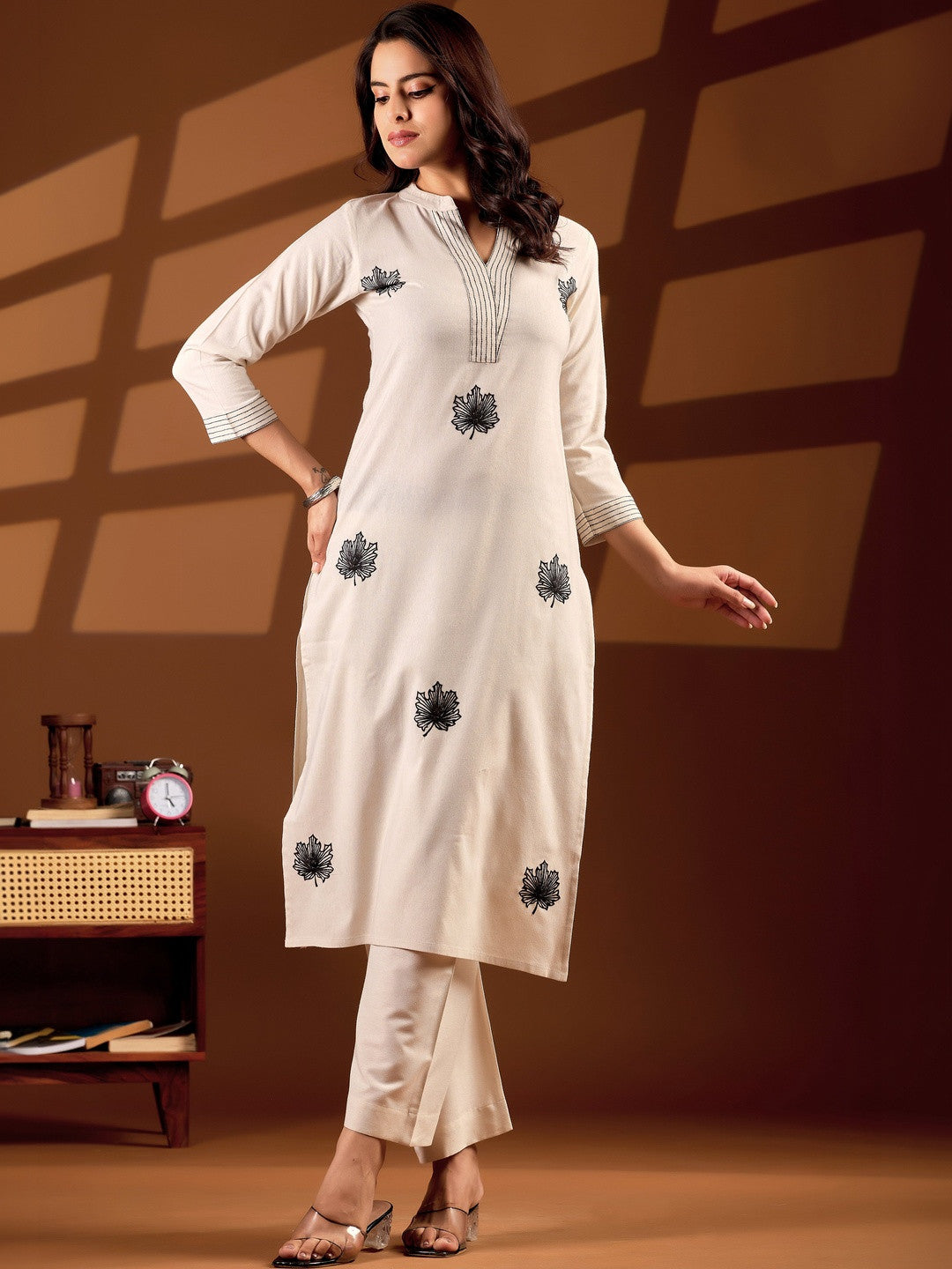 Women Ethnic Motifs Embroidered Regular Thread Work Pure Cotton Kurta with Trousers