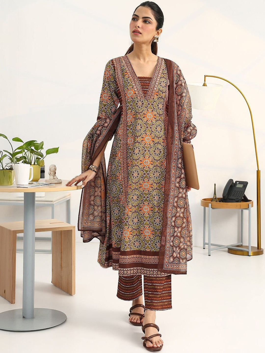 Women Ethnic Motifs Printed Regular Kurta with Trousers & With Dupatta