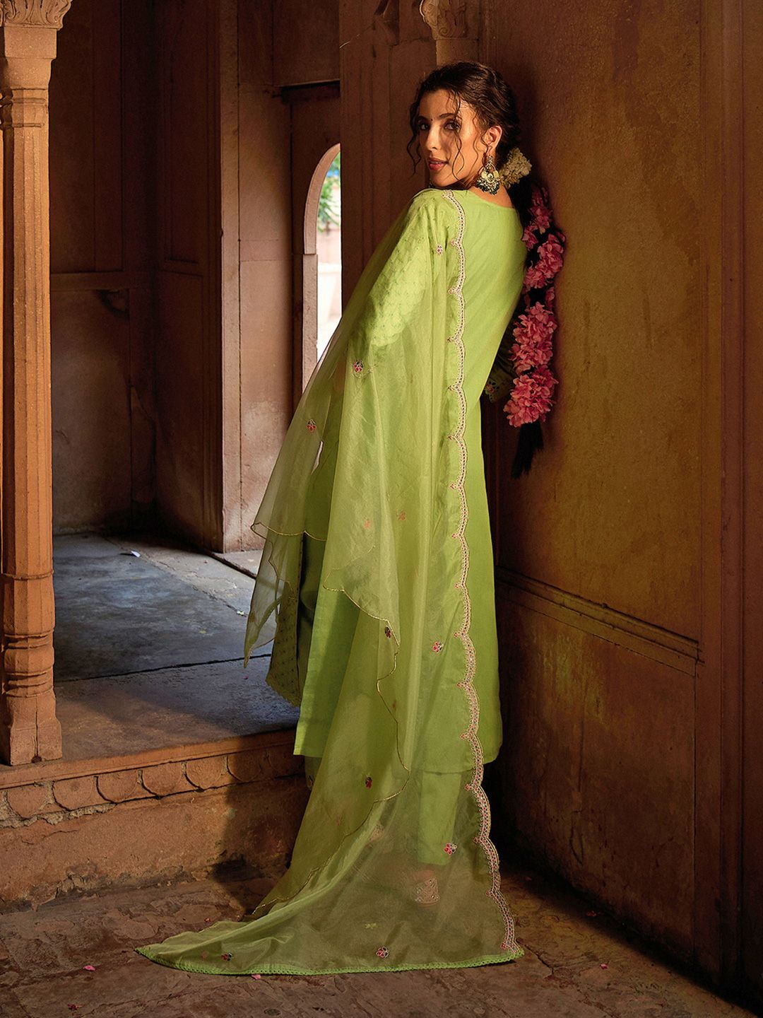 Dhiyona CH Women Floral Embroidered Kurta with Trousers & Dupatta
