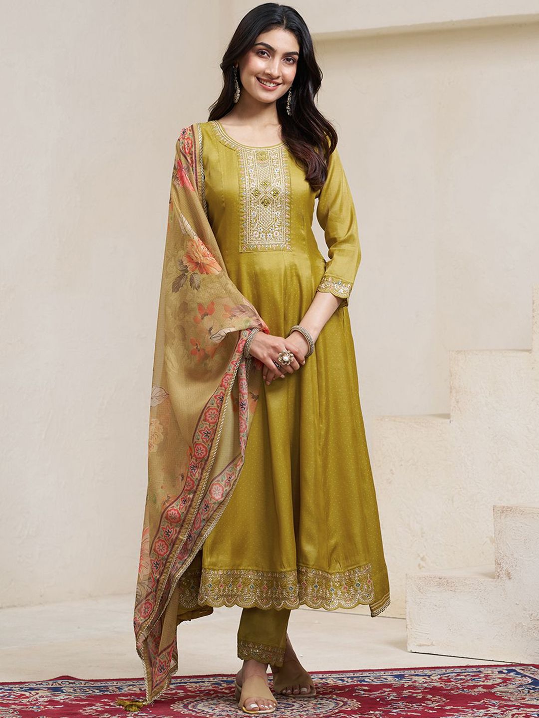 Dhiyona CH Women Floral Printed Kurta with Trousers & Dupatta