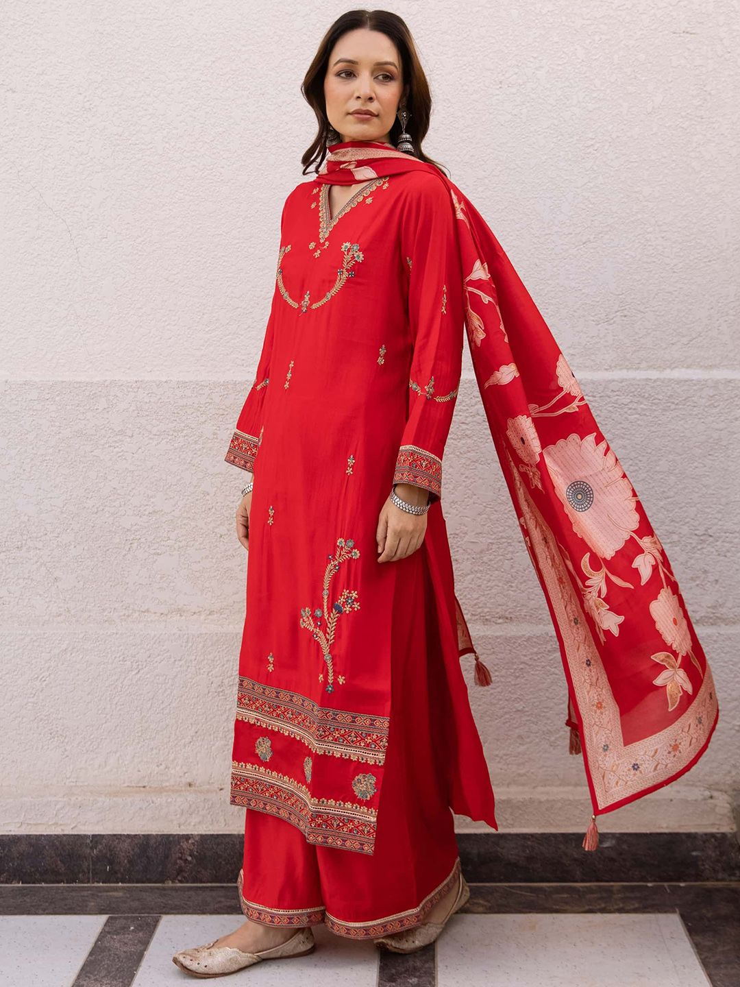 Dhiyona KL Women Floral Embroidered Kurta with Palazzo & Dupatta