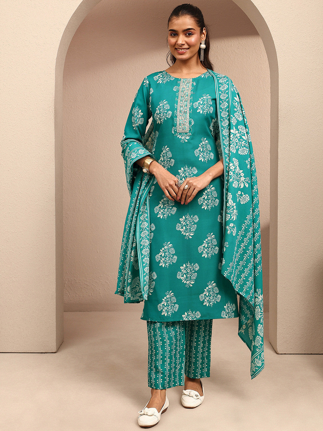 Women Floral Printed Regular Thread Work Kurta with Trousers & With Dupatta