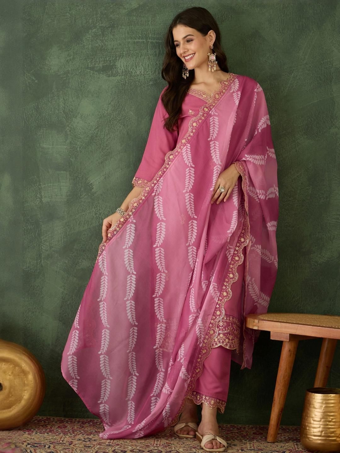Dhiyona KL Women Pink Viscose Rayon Kurta Sets