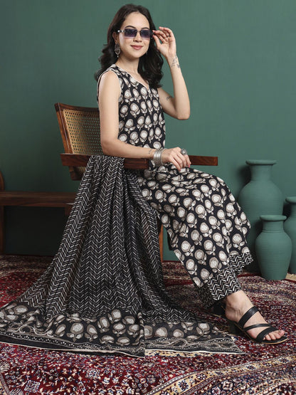 Dhiyona KL Women Ethnic Motifs Printed Pure Cotton Anarkali Kurta with Trouser & Dupatta
