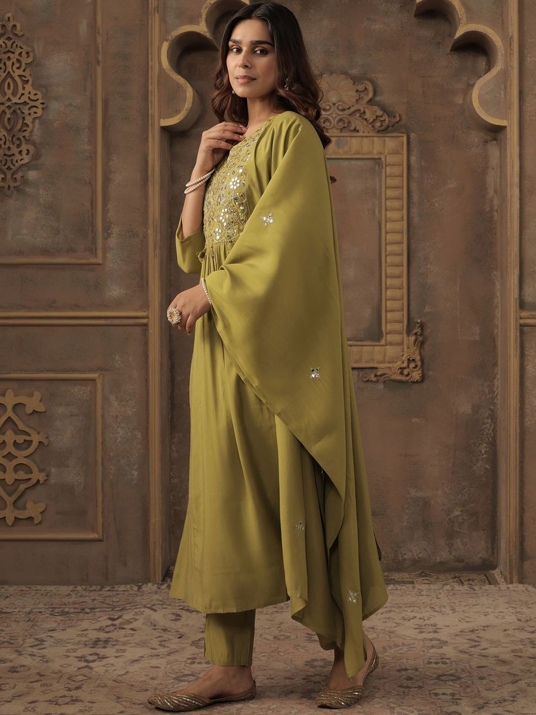 Women Ethnic Motifs Embroidered Pleated Mirror Work Kurta Set