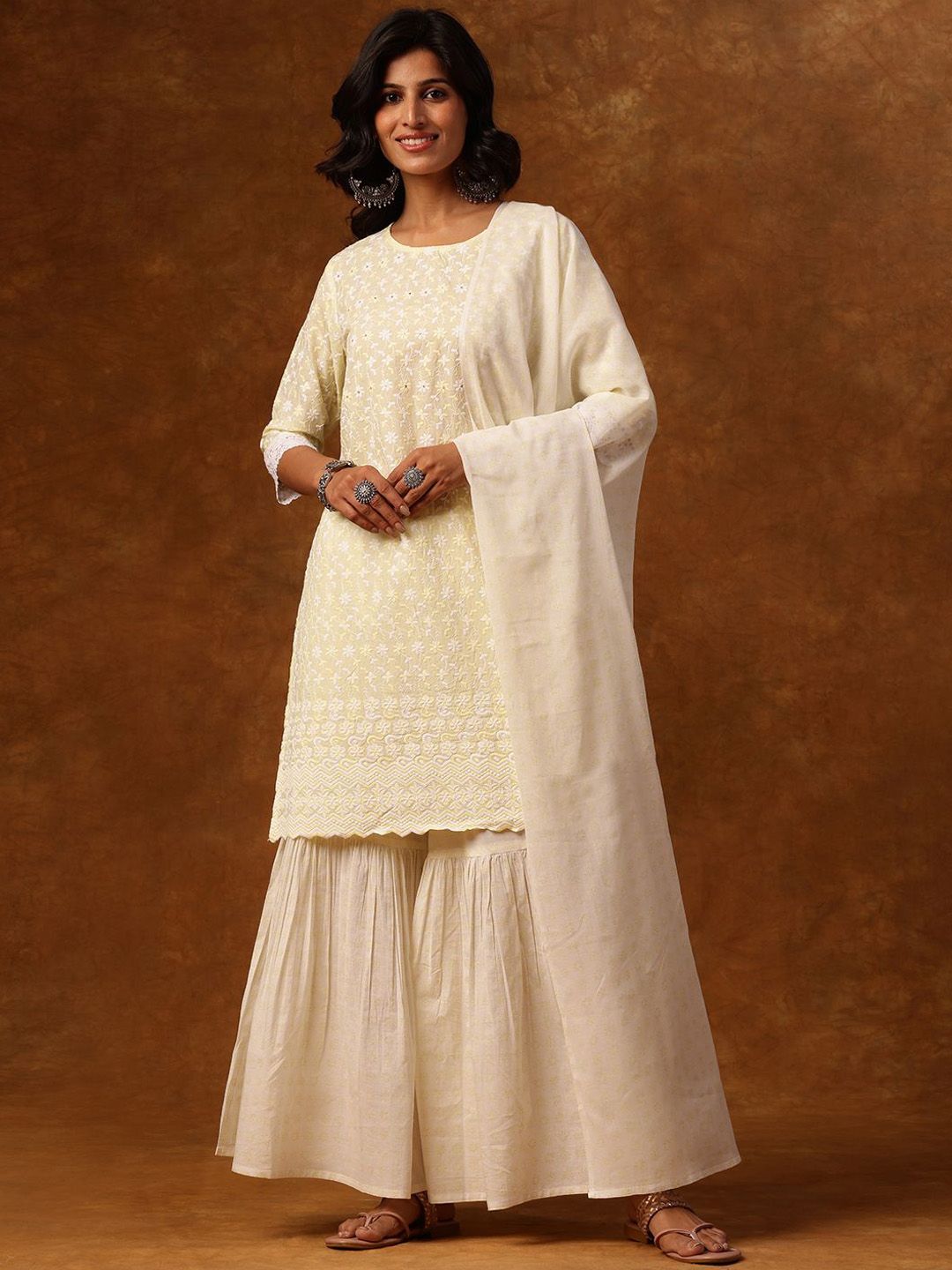Dhiyona AN Floral Embroidered Round Neck Thread Work Straight Kurta & Sharara With Dupatta