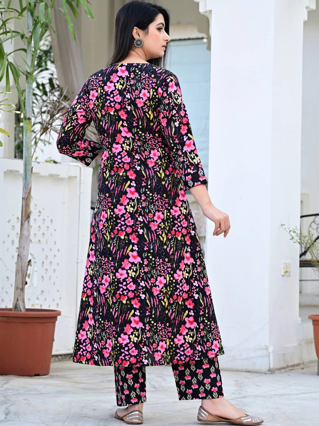 Women Floral Printed Regular Kurta with Trousers & With Dupatta