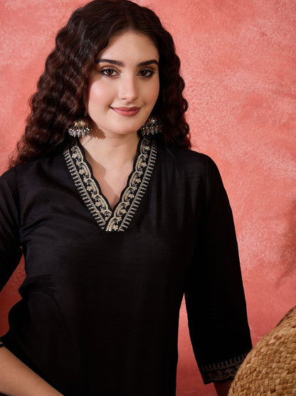 Embroidered V-Neck Thread Work Straight Kurta With Trousers