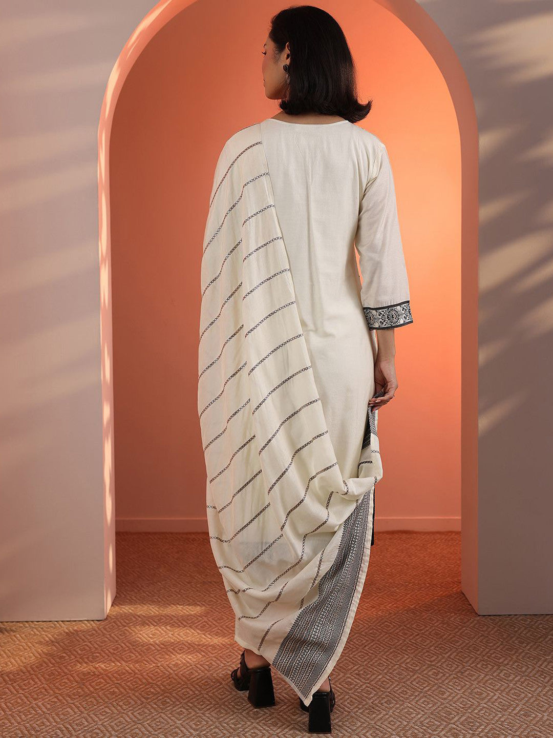 Women Woven Design Embroidered Kurta with Trousers & Dupatta
