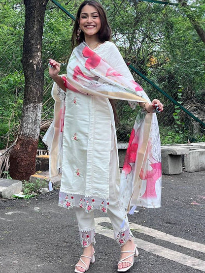 Women Floral Embroidered Regular Thread Work Kurta with Trousers & With Dupatta