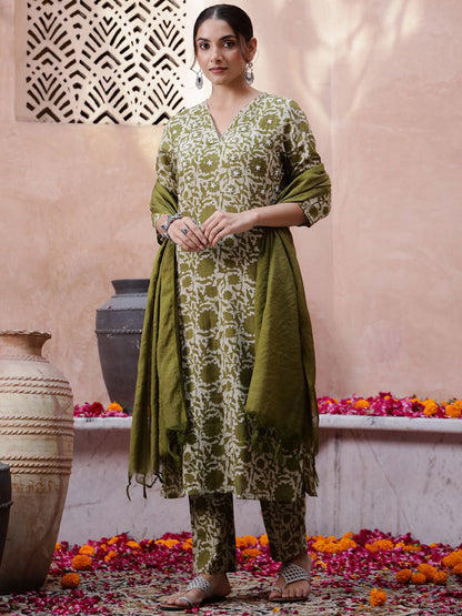 Green Floral Printed Thread Work Pure Cotton Kurta With Trousers And Dupatta