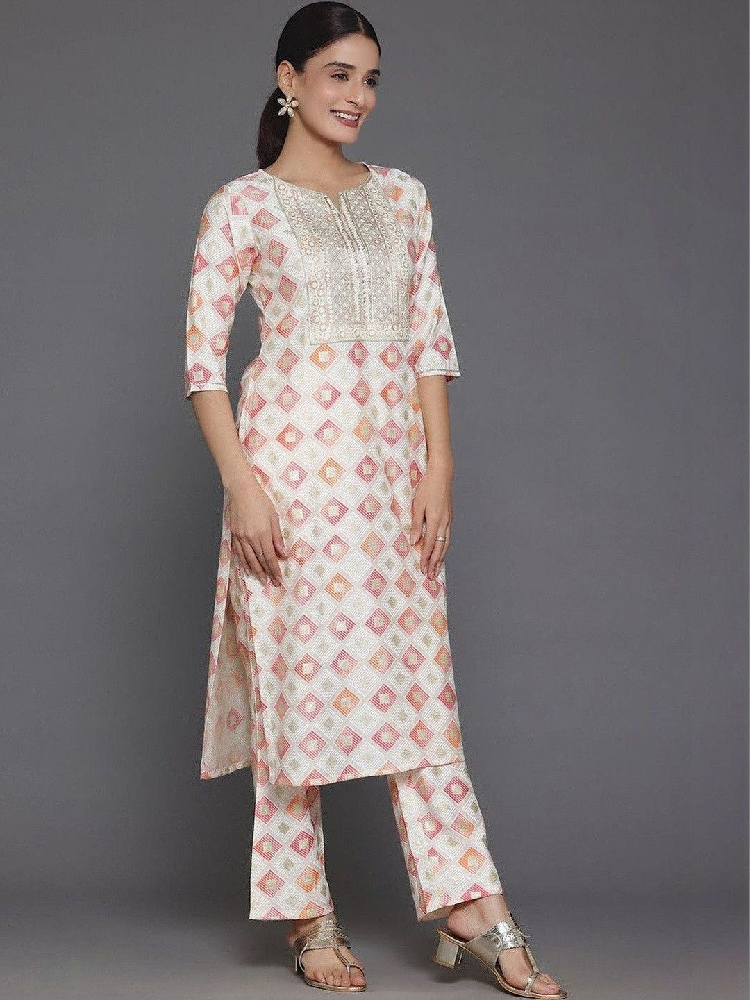 Women Printed Regular Thread Work Kurta with Trousers & With Dupatta