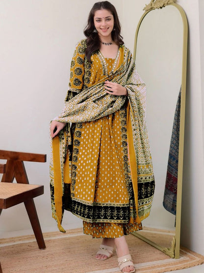 Dhiyona KL Plus Size Floral Printed Square Neck Anarkali Kurta & Trousers With Dupatta