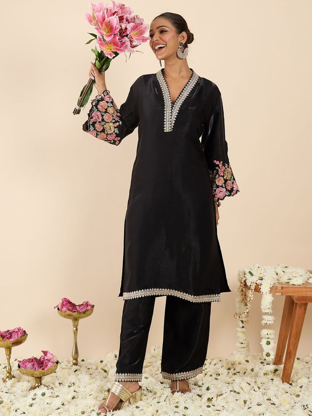 Dhiyona IE Women Floral Embroidered Regular Kurta with Palazzos