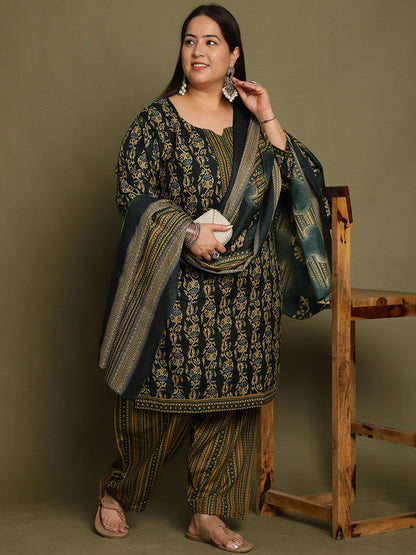 Dhiyona KL Women Plus Size Floral Printed Kurti with Salwar & Dupatta