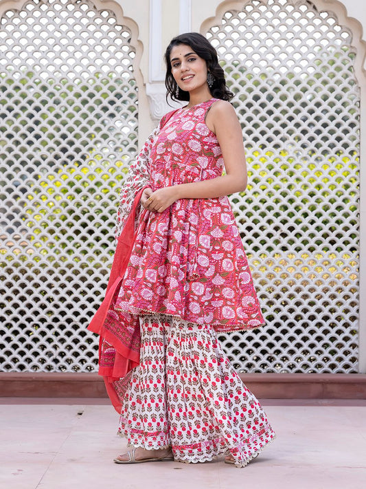 Dhiyona KL Women Floral Printed Regular Pure Cotton Kurta with Sharara & With Dupatta
