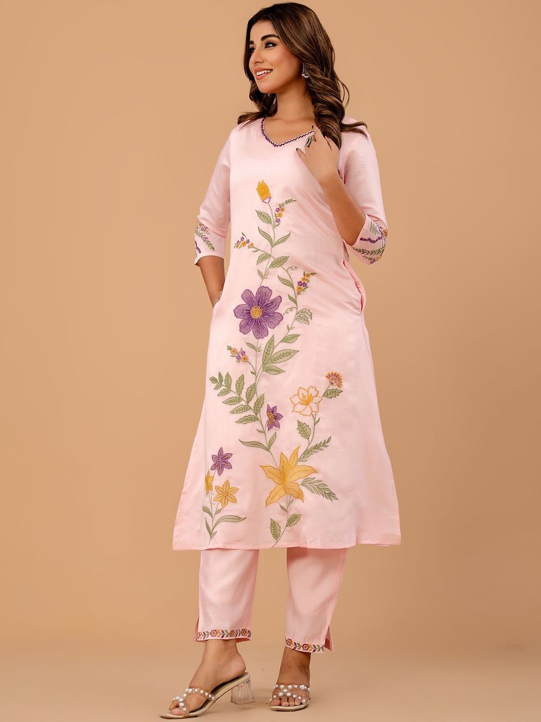 Dhiyona IE Women Floral Embroidered Regular Thread Work Kurta with Trousers