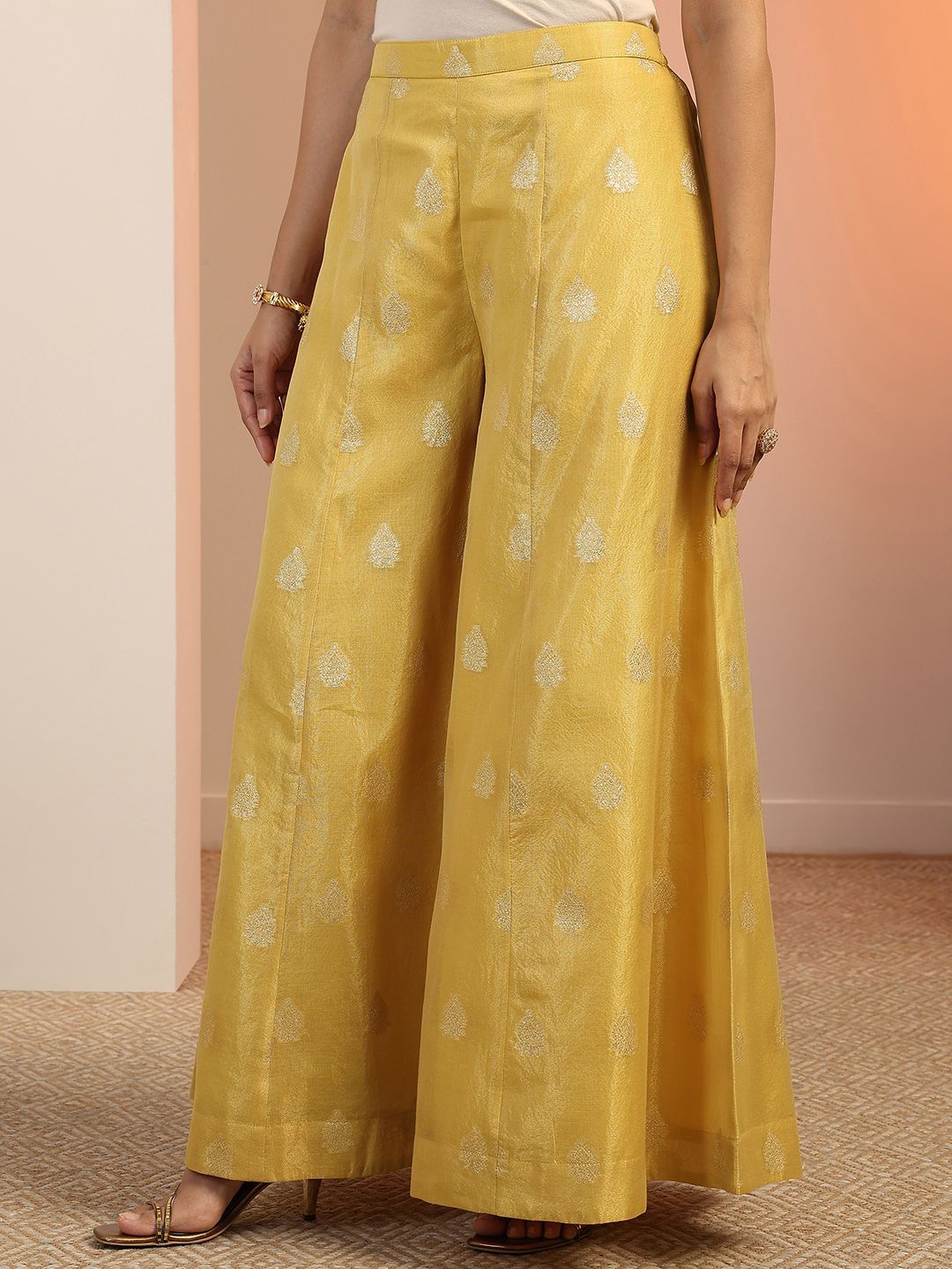 Dhiyona LL Women Embroidered Regular Kurti with Palazzos & Dupatta