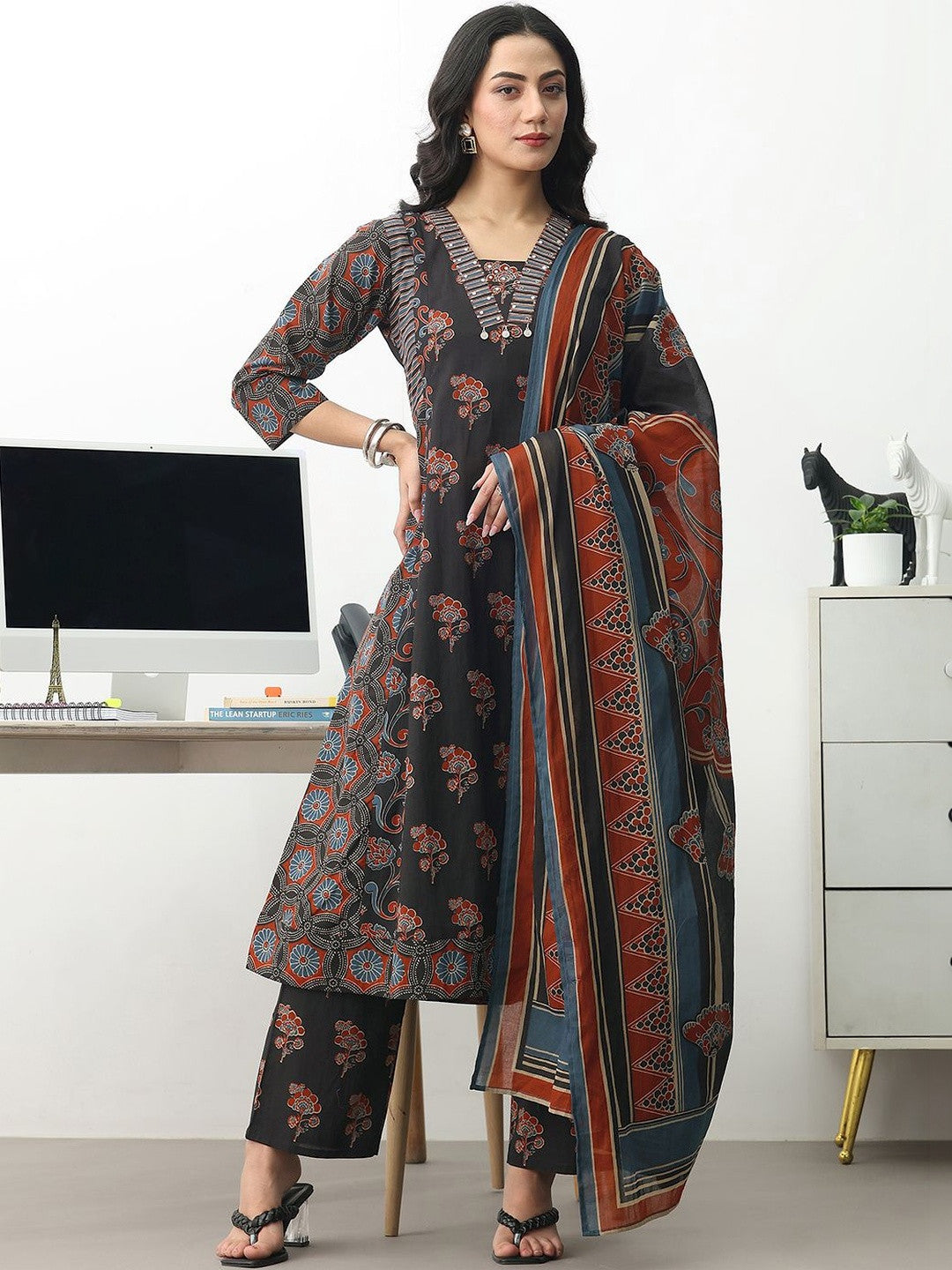 Women Floral Printed Regular Cotton Blend Kurta with Trousers & With Dupatta