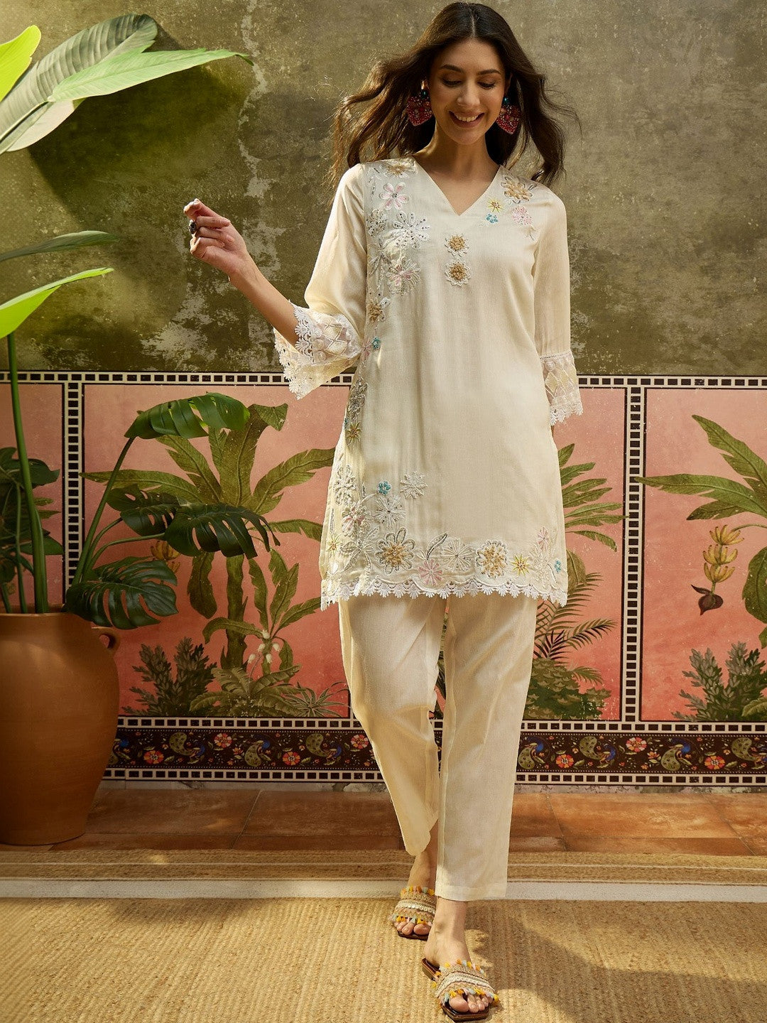 Women Floral Embroidered Regular Thread Work Pure Cotton Kurta with Trousers