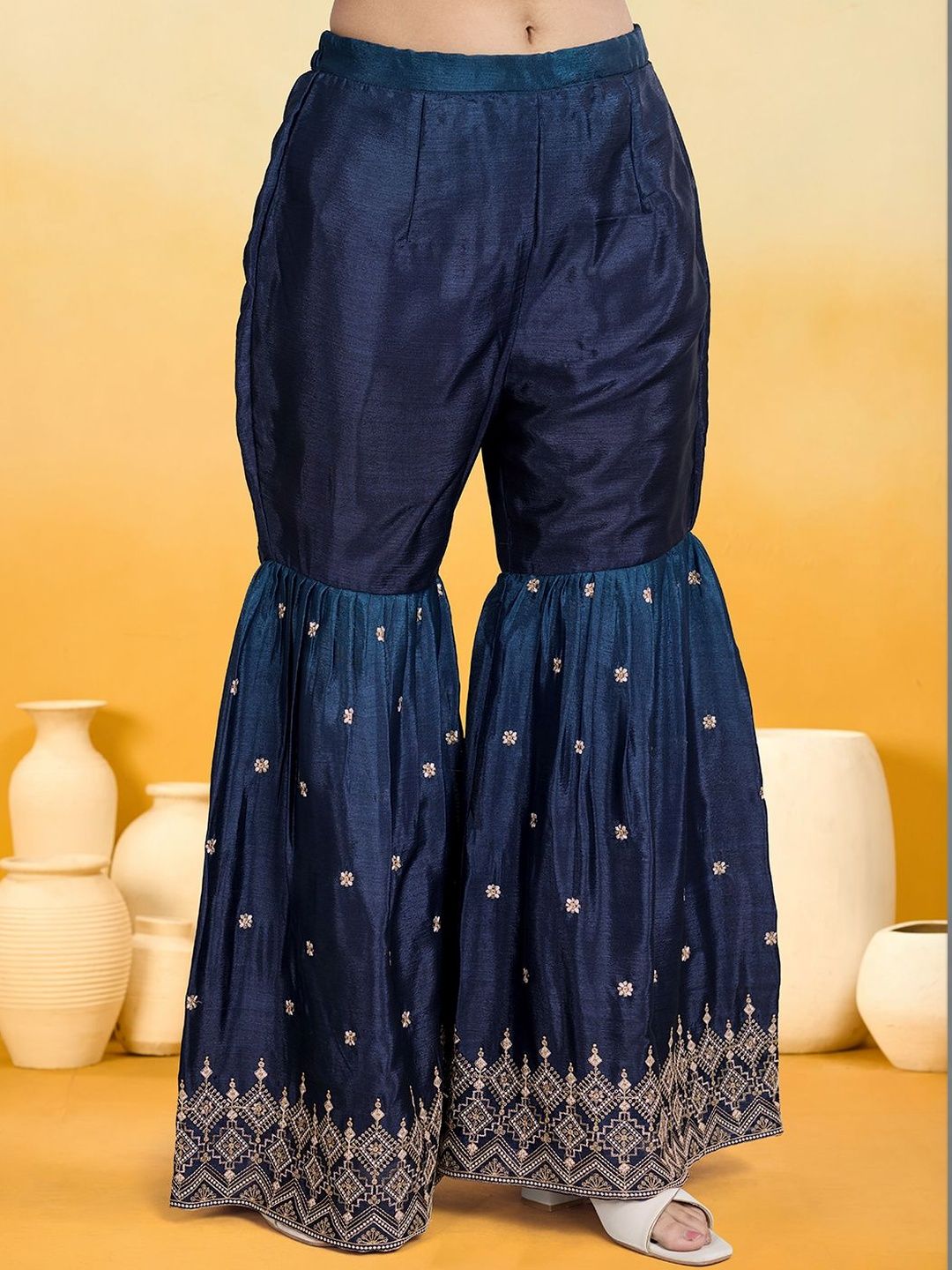 Dhiyona KL Women Ethnic Motifs Regular Thread Work Kurta with Sharara & With Dupatta