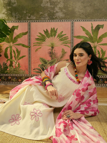 Embroidered Round Neck Kurta Trousers & Dupatta