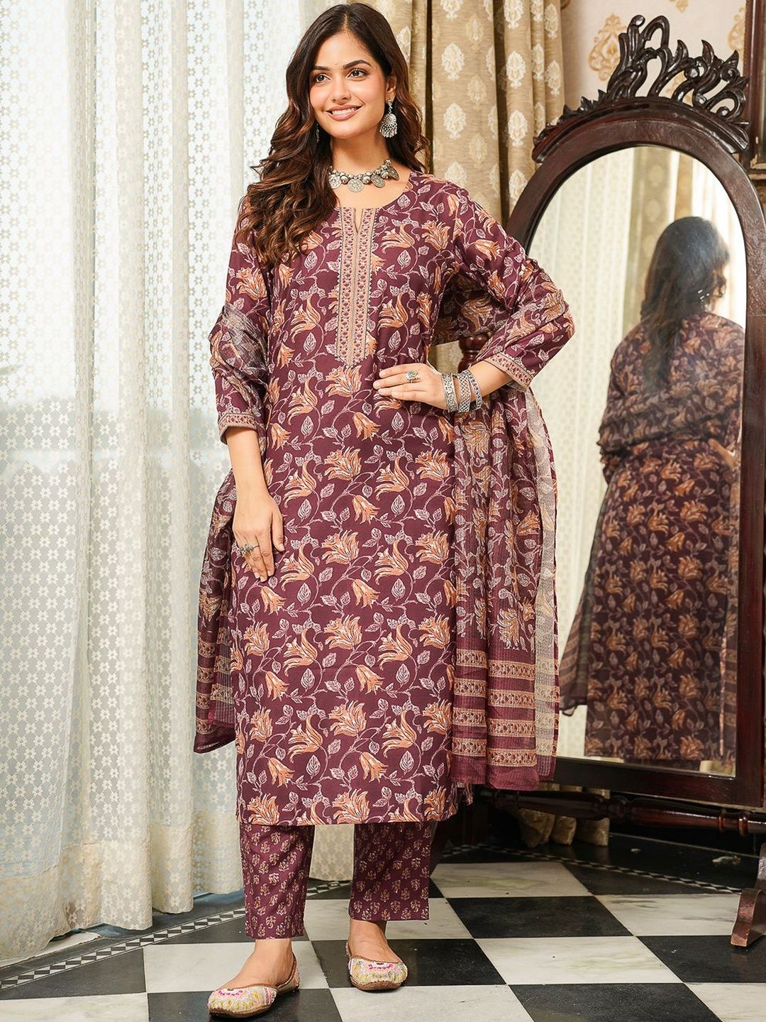 Dhiyona KL Women Floral Printed Regular Thread Work Kurta with Trousers & Dupatta