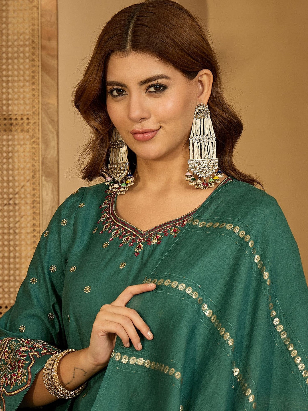 Women Green Embroidered Kurta Sets With Dupatta