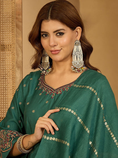 Women Green Embroidered Kurta Sets With Dupatta