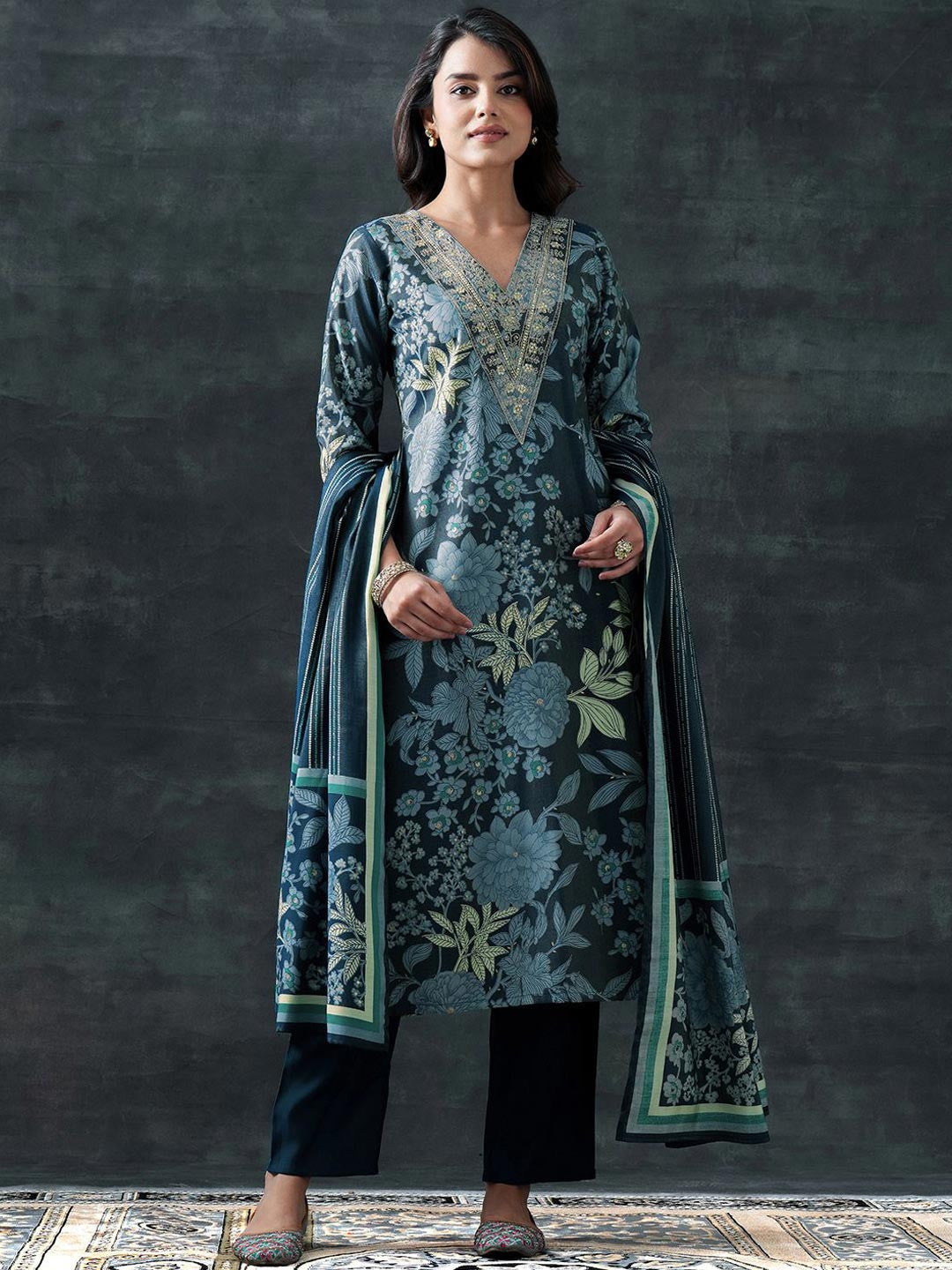 Women Floral Printed Kurta with Trousers & Dupatta