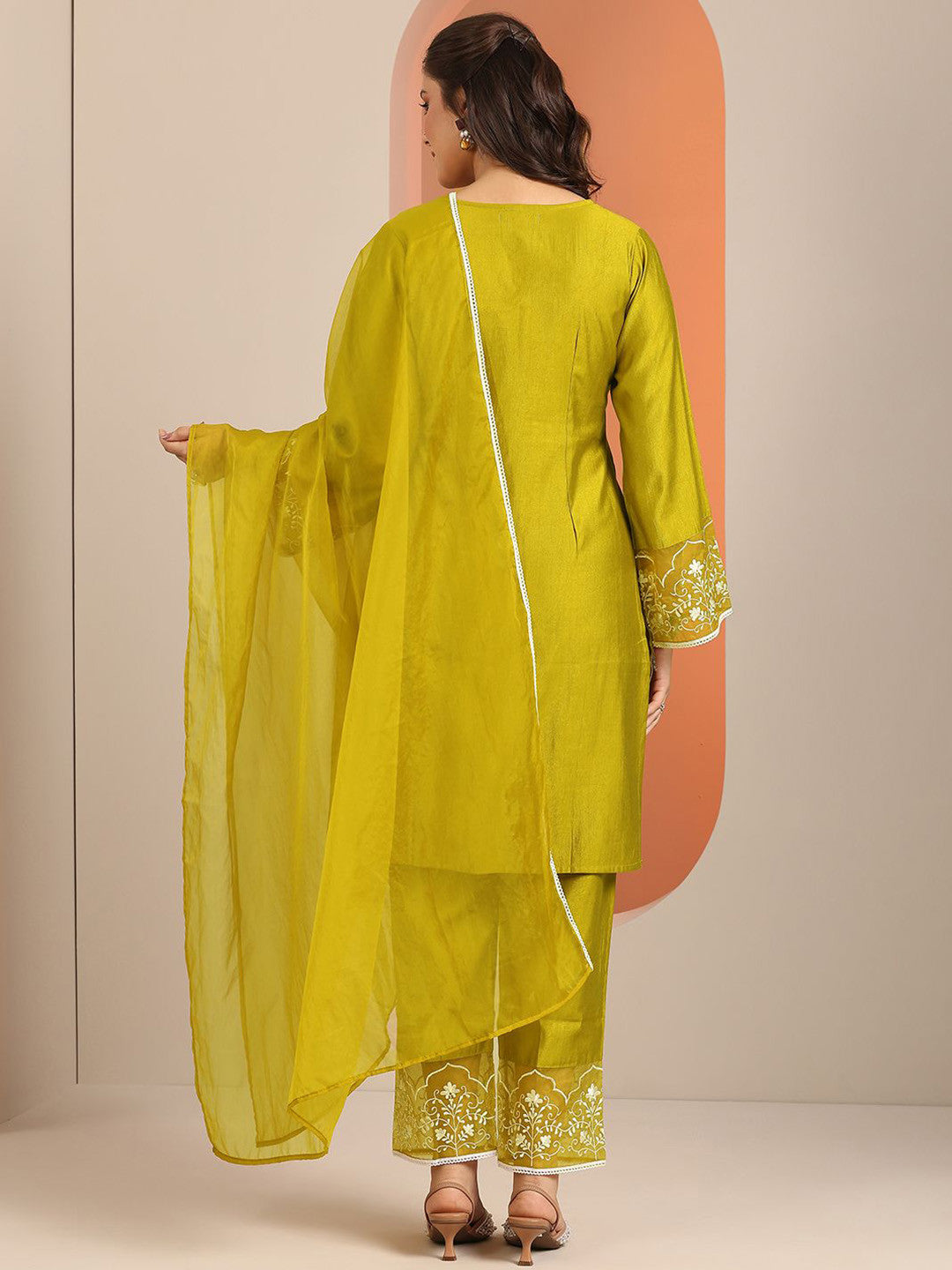 Women Solid Kurta with Trousers & Dupatta