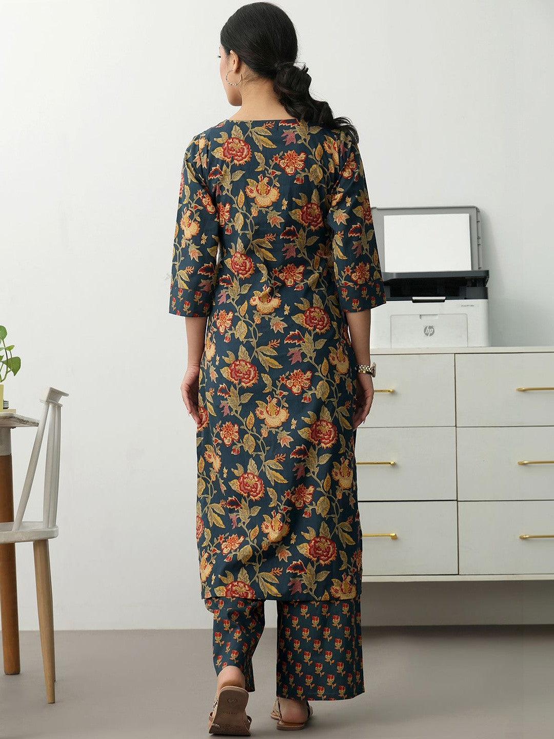 Women Floral Printed Regular Cotton Blend Kurta with Trousers