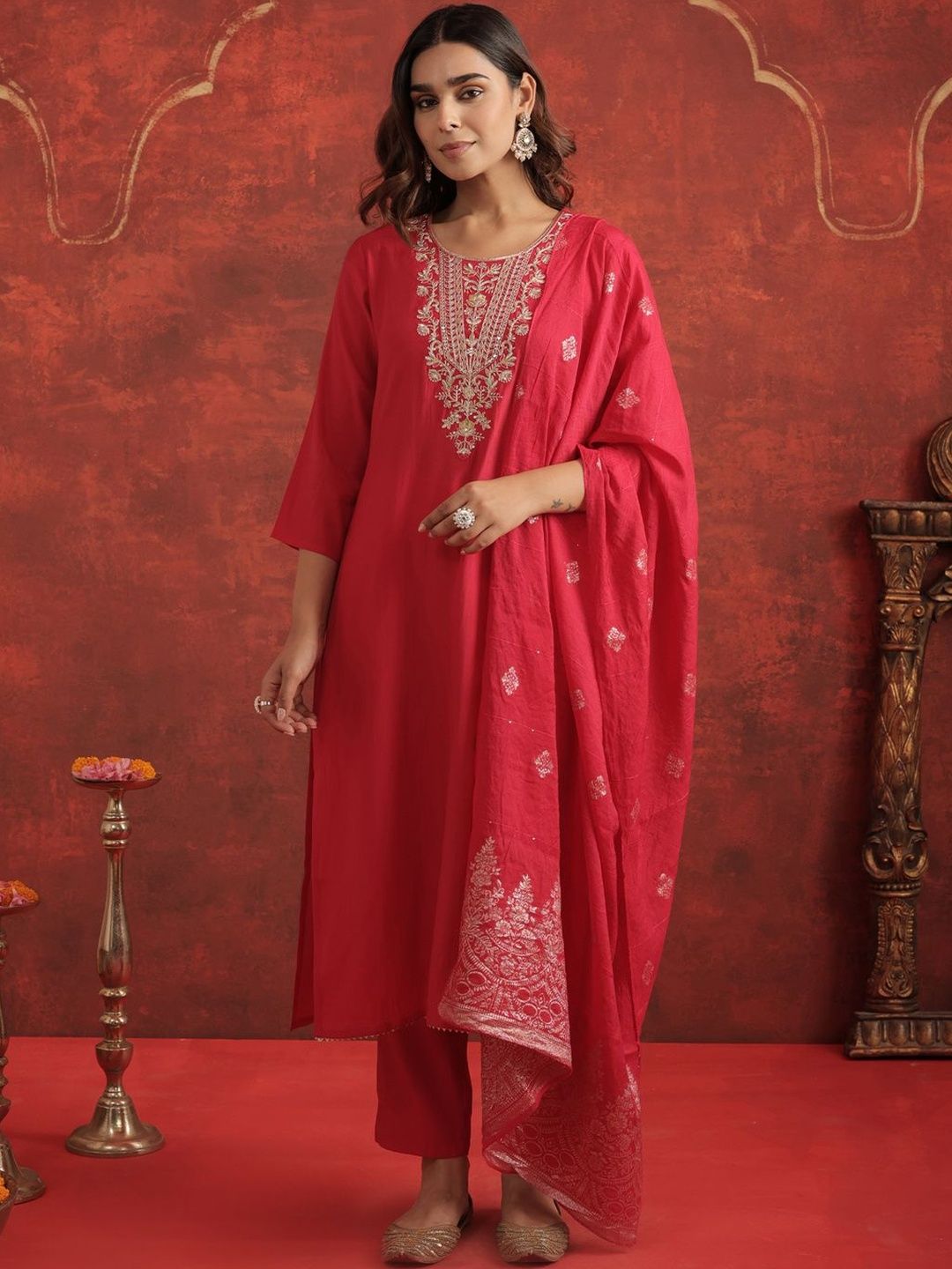 Floral Yoke Design Round Neck Thread Work Straight Kurta With Trousers & Dupatta