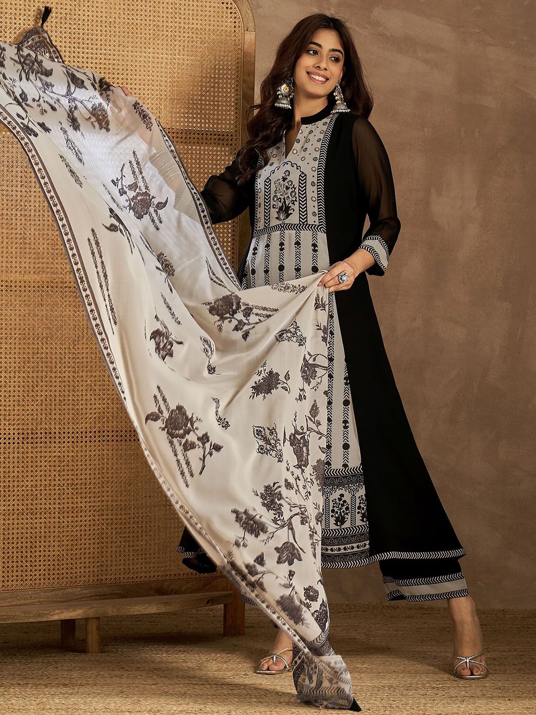 Dhiyona IN Women Floral Printed Regular Kurta with Palazzos & With Dupatta