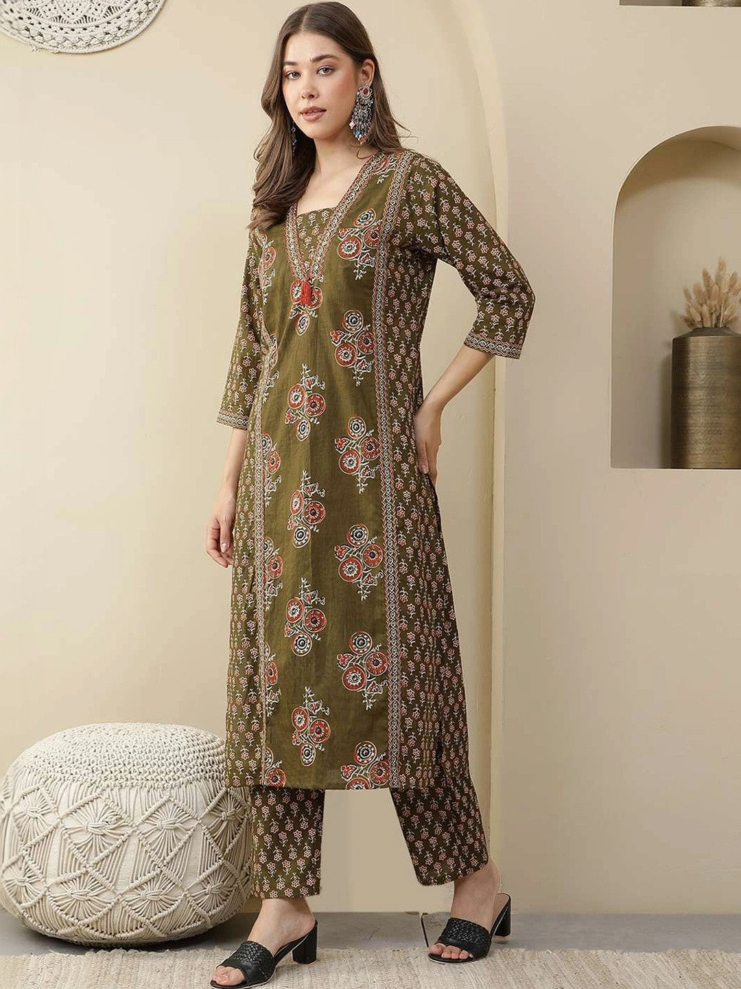 Women Floral Printed Regular Pure Viscos Kurta with Trousers & With Dupatta