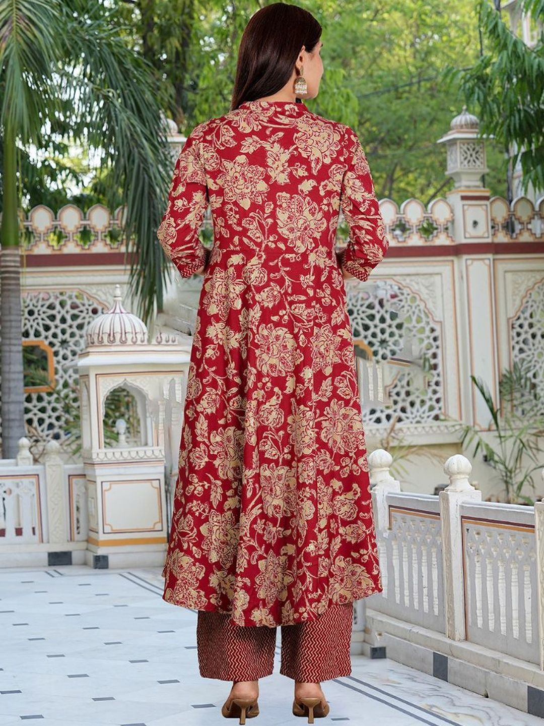 Dhiyona KL Women Floral Printed Panelled Kurta with Trousers & With Dupatta
