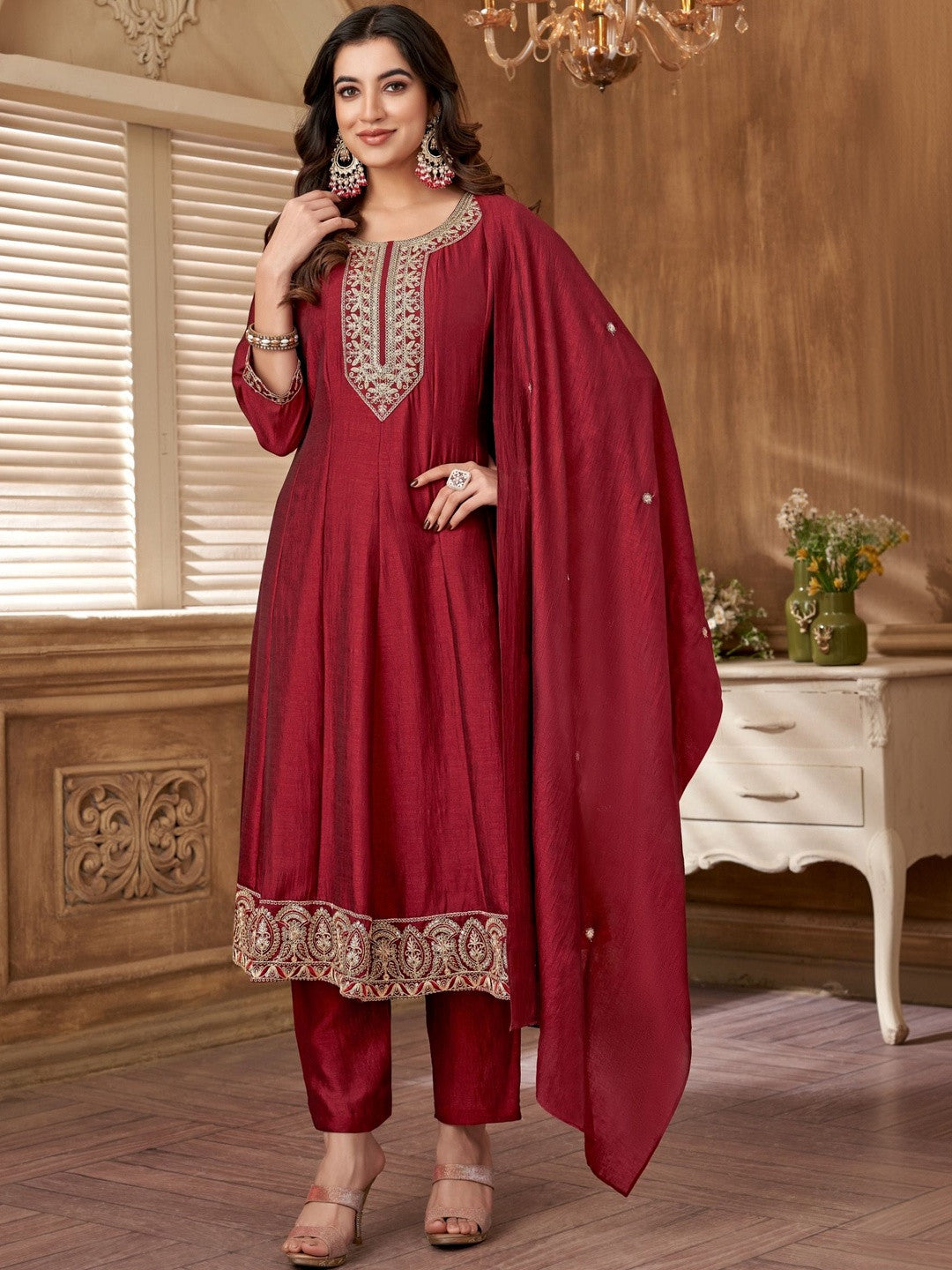 Dhiyona SN Embroidered Round Neck Kurta & Trousers With Dupatta