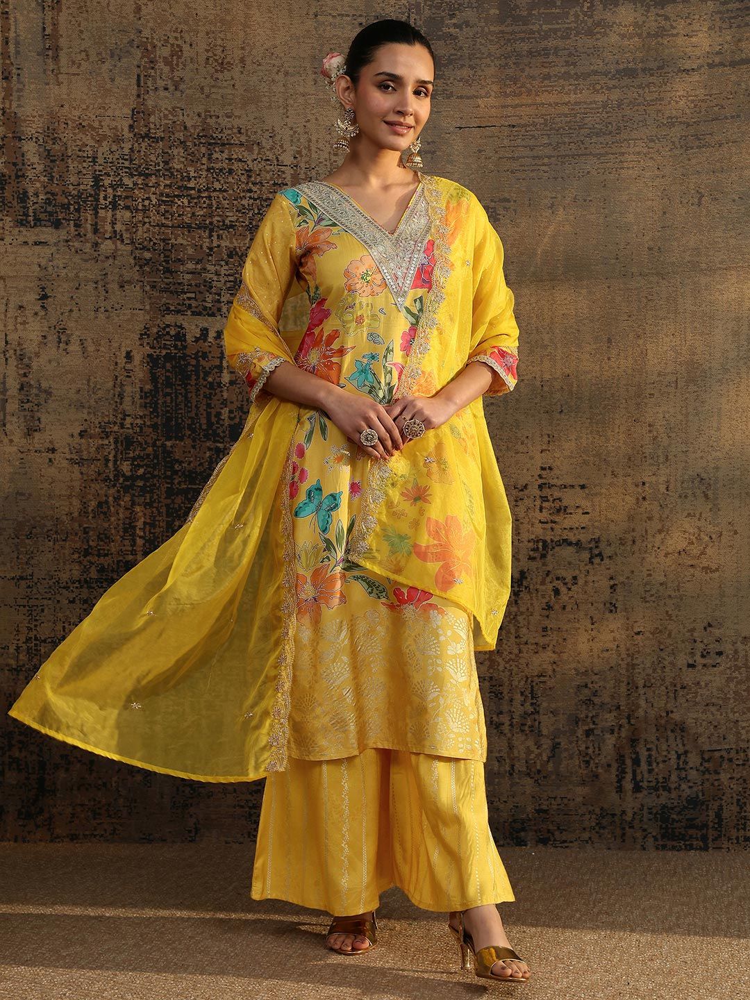 Dhiyona LL Women Floral Printed Regular Gotta Patti Kurta with Palazzos & With Dupatta