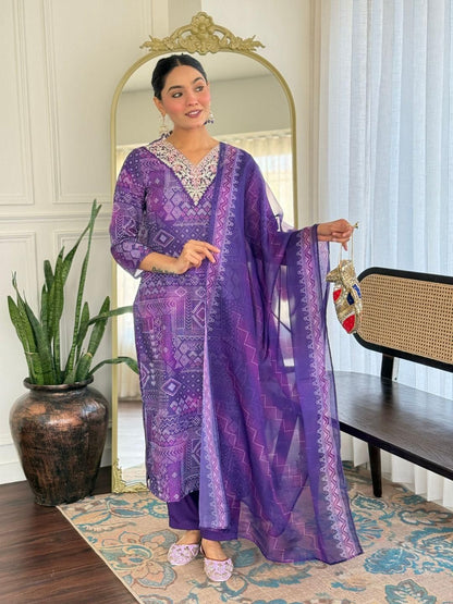 Dhiyona KL Women Embroidered Straight Kurta Set