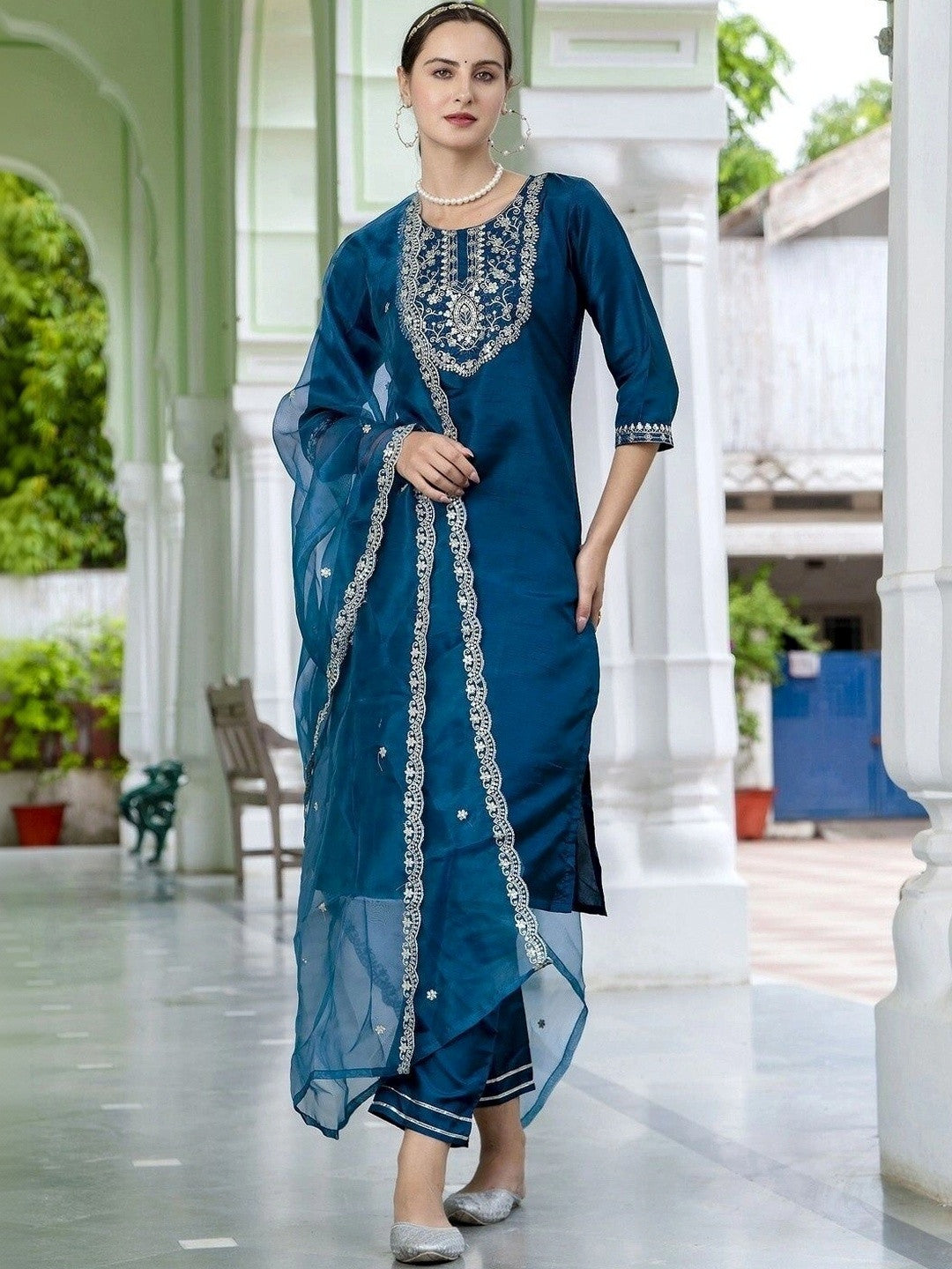 Women Ethnic Motifs Embroidered Regular Thread Work Kurta with Trousers & With Dupatta