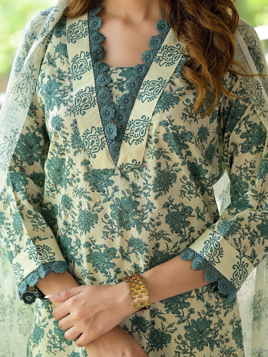 Dhiyona KL Women Floral Printed Regular Pure Cotton Kurta with Trousers & With Dupatta