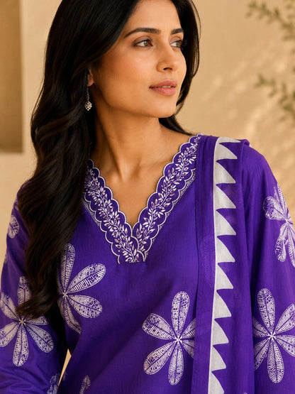 Women Floral Printed Regular Thread Work Pure Cotton Kurta with Trousers & With Dupatta