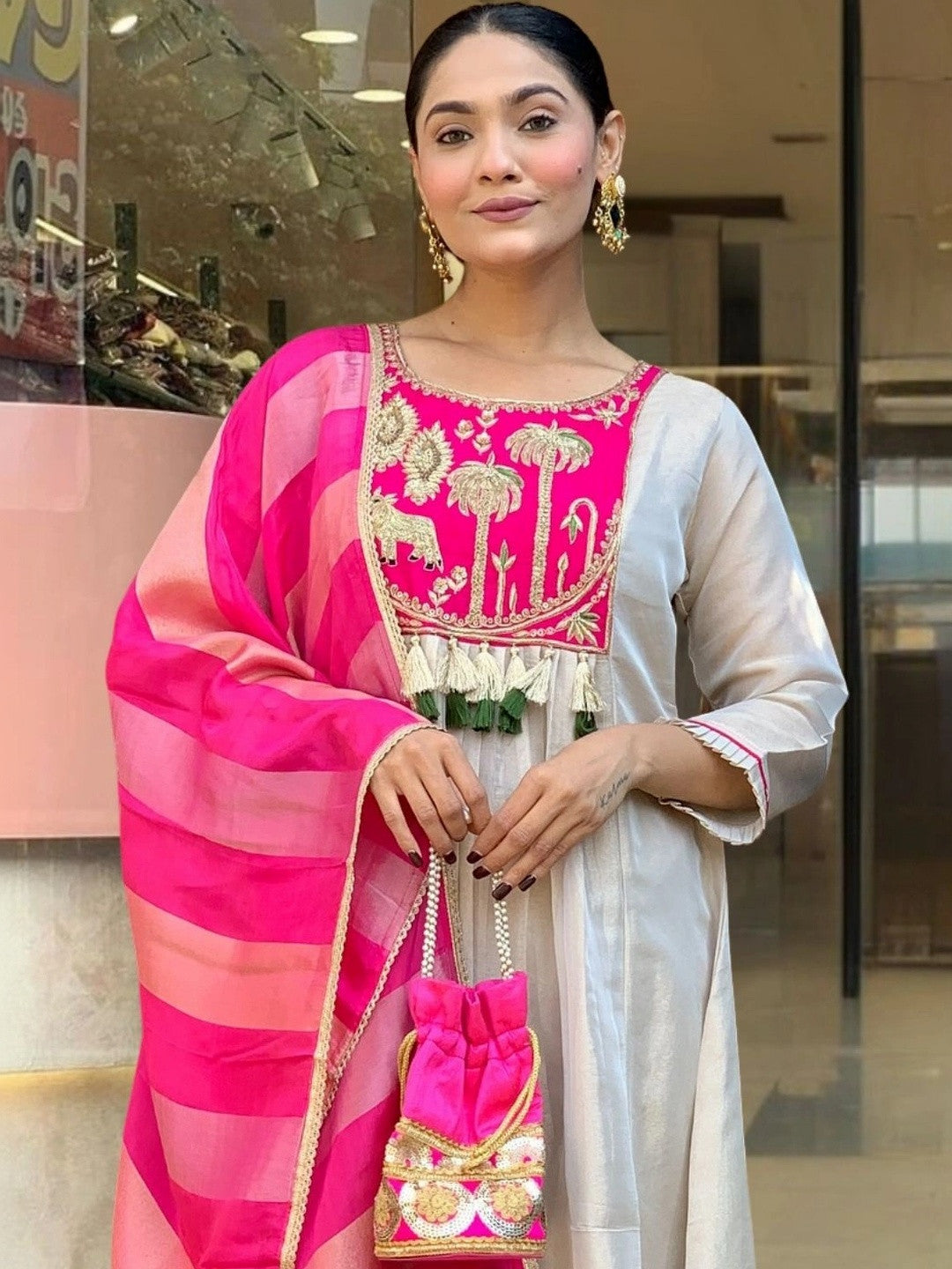 Women Ethnic Motifs Empire Thread Work Kurta with Trousers & With Dupatta