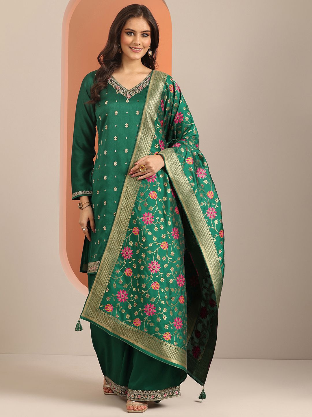Dhiyona LL Floral Embroidered V-Neck Thread Work Straight Kurta With Palazzos & Dupatta