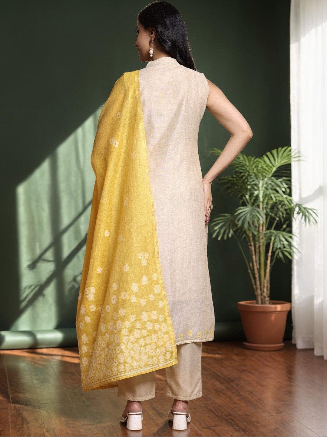 Floral Woven Design Mandarin Collar Kurta & Trousers With Dupatta