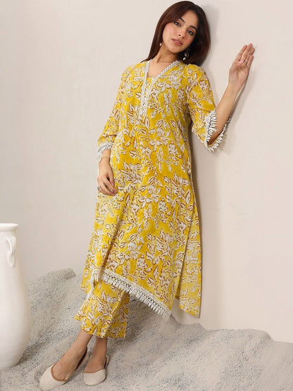 Women Floral Printed Regular Kurta with Trousers