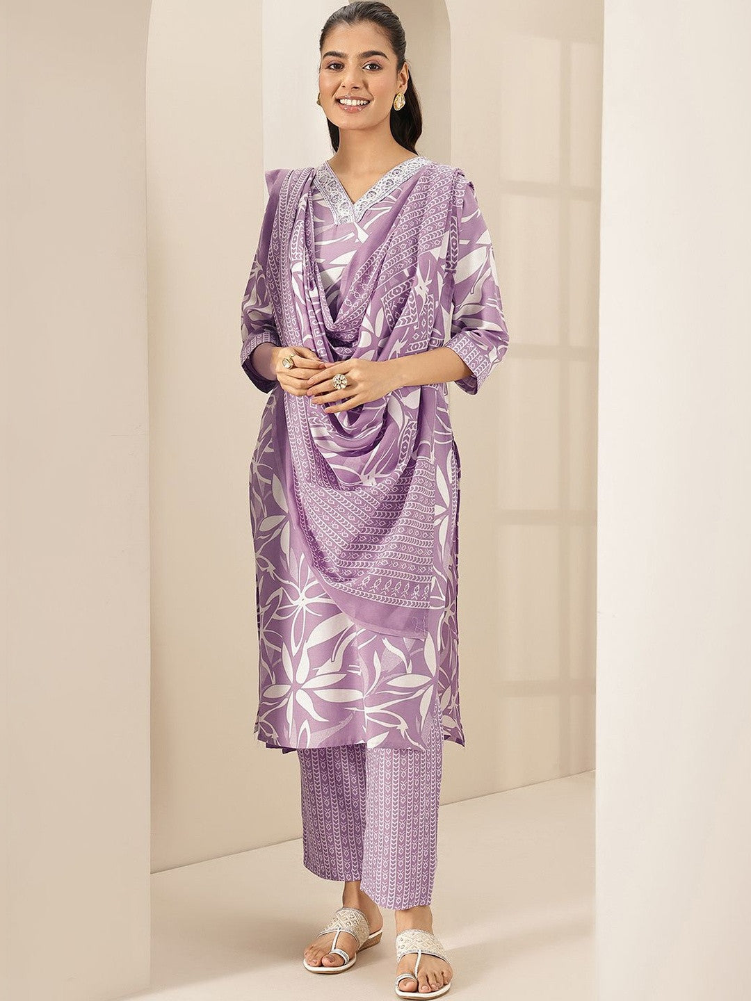 Women Floral Printed Regular Thread Work Kurta with Trousers & With Dupatta