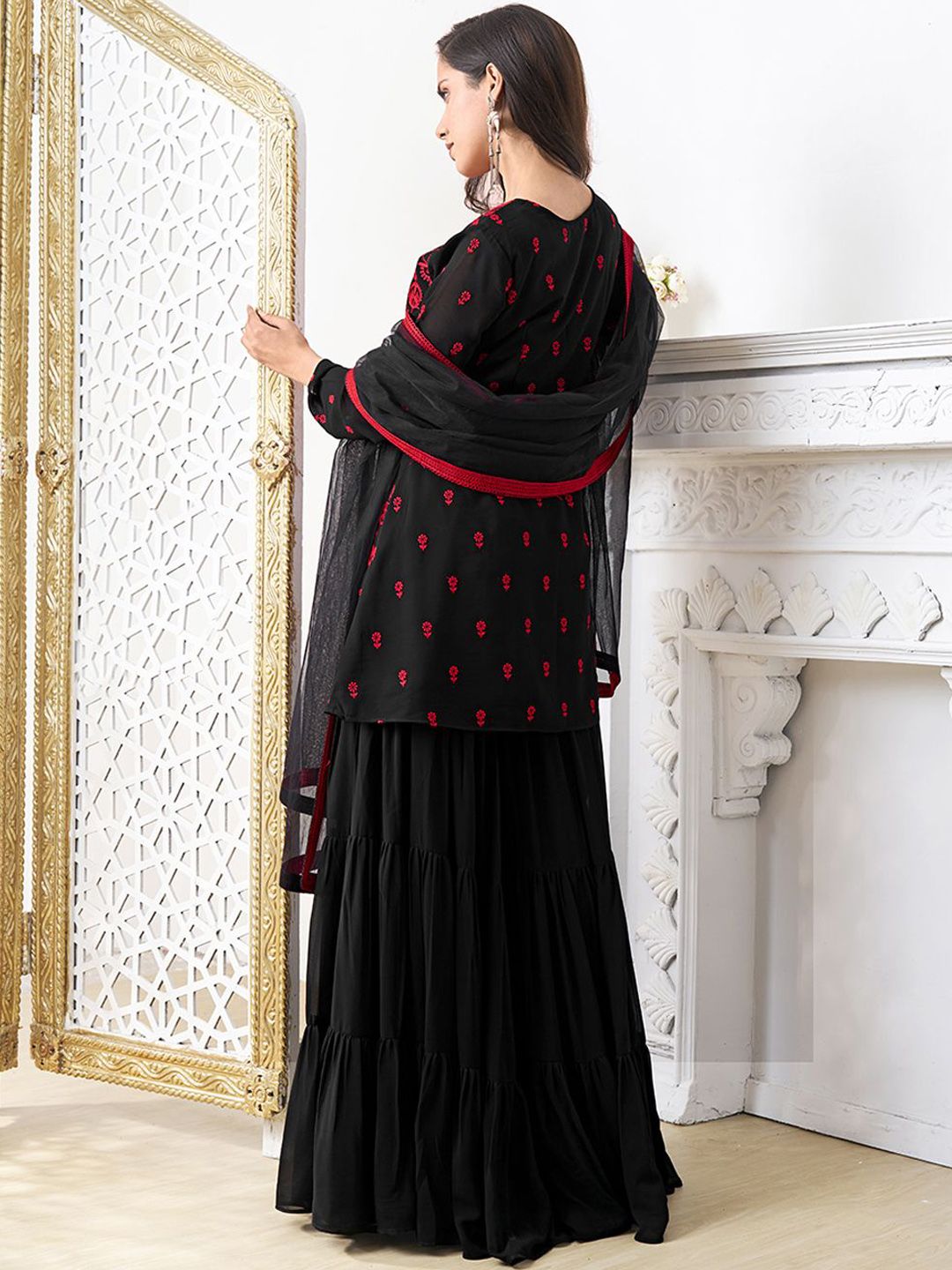 Dhiyona IN Women Floral Embroidered Regular Thread Work Kurta with Sharara & With Dupatta
